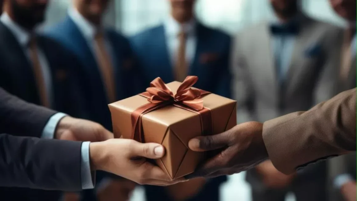 Искусство выбора подарков в офисе: гид по безупречному деловому этикету - 1